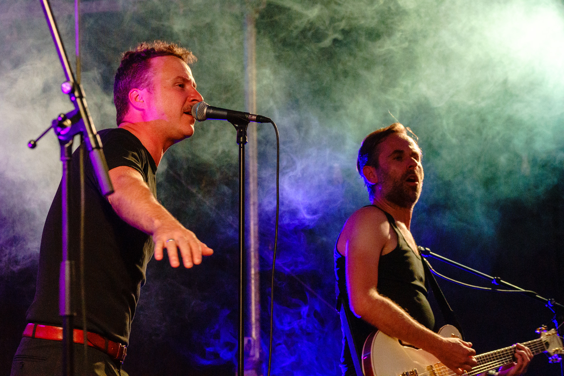 Roeland en Stef op het podium tijdens een live show